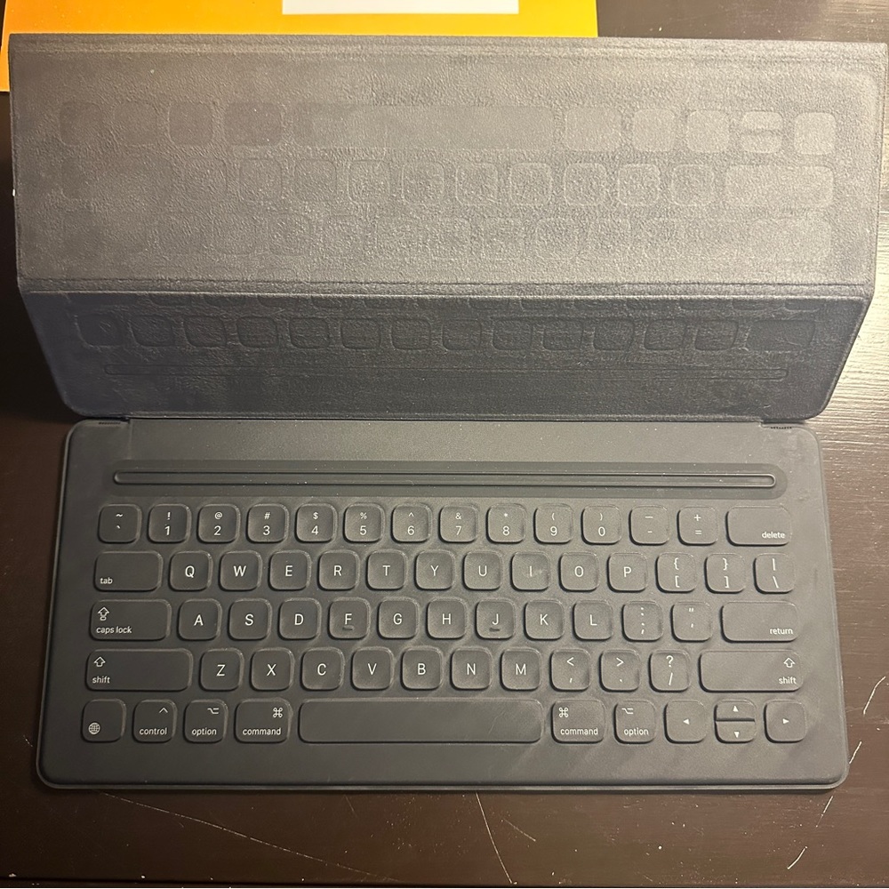 Apple iPad Pro 12.9 inch Smart Keyboard Gray Model A1636